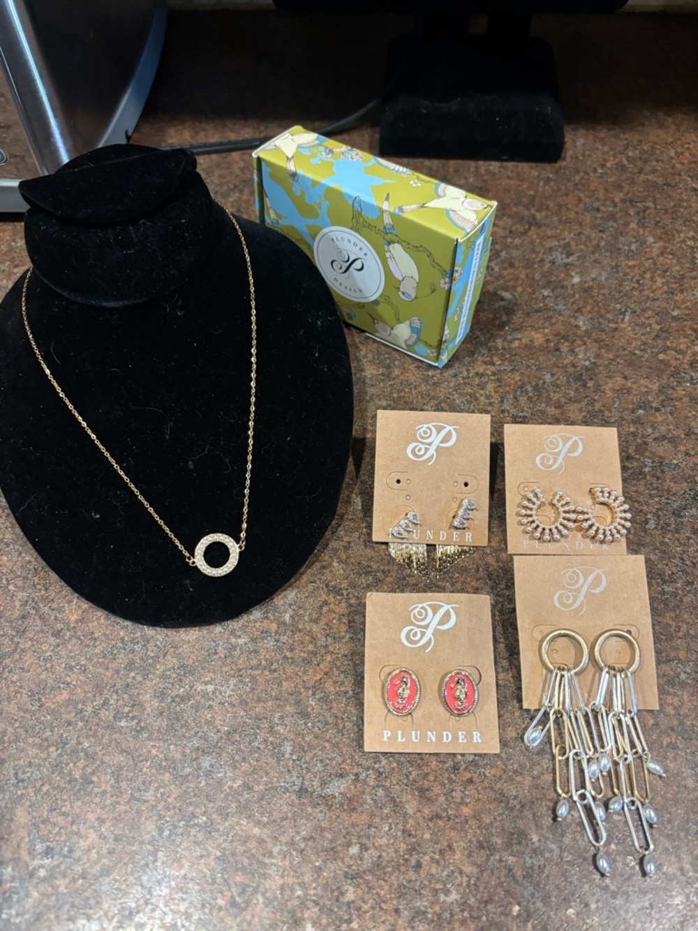 🐝Plunder Gold Circle Pendant Necklace with Assorted Gold-Tone Earrings